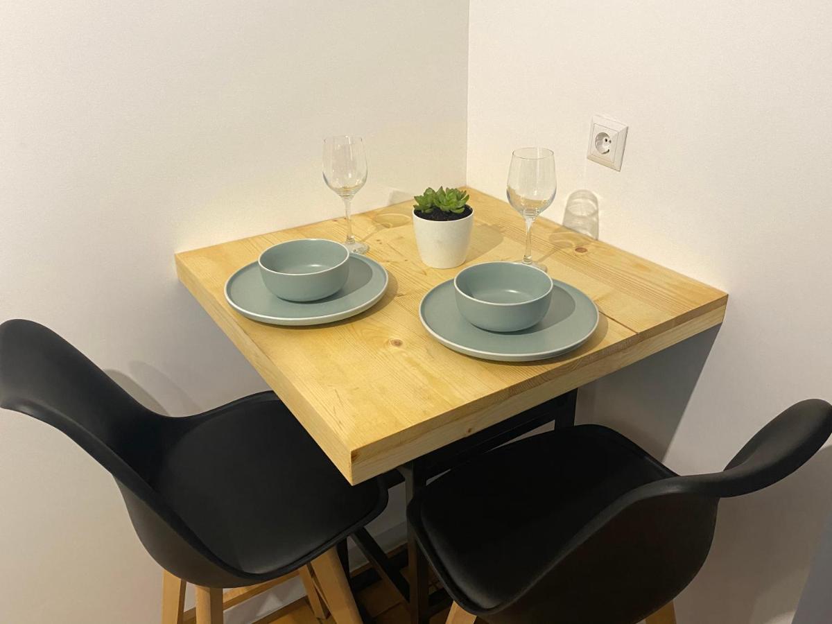Zaza Apartament - Central Area, With Balcony Târgu Jiu Екстериор снимка