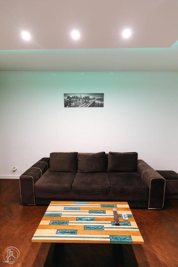 Zaza Apartament - Central Area, With Balcony Târgu Jiu Екстериор снимка