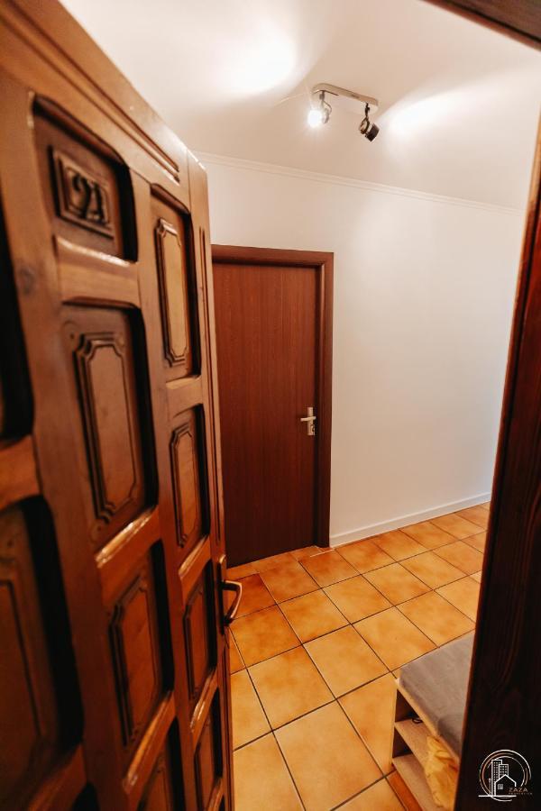 Zaza Apartament - Central Area, With Balcony Târgu Jiu Екстериор снимка