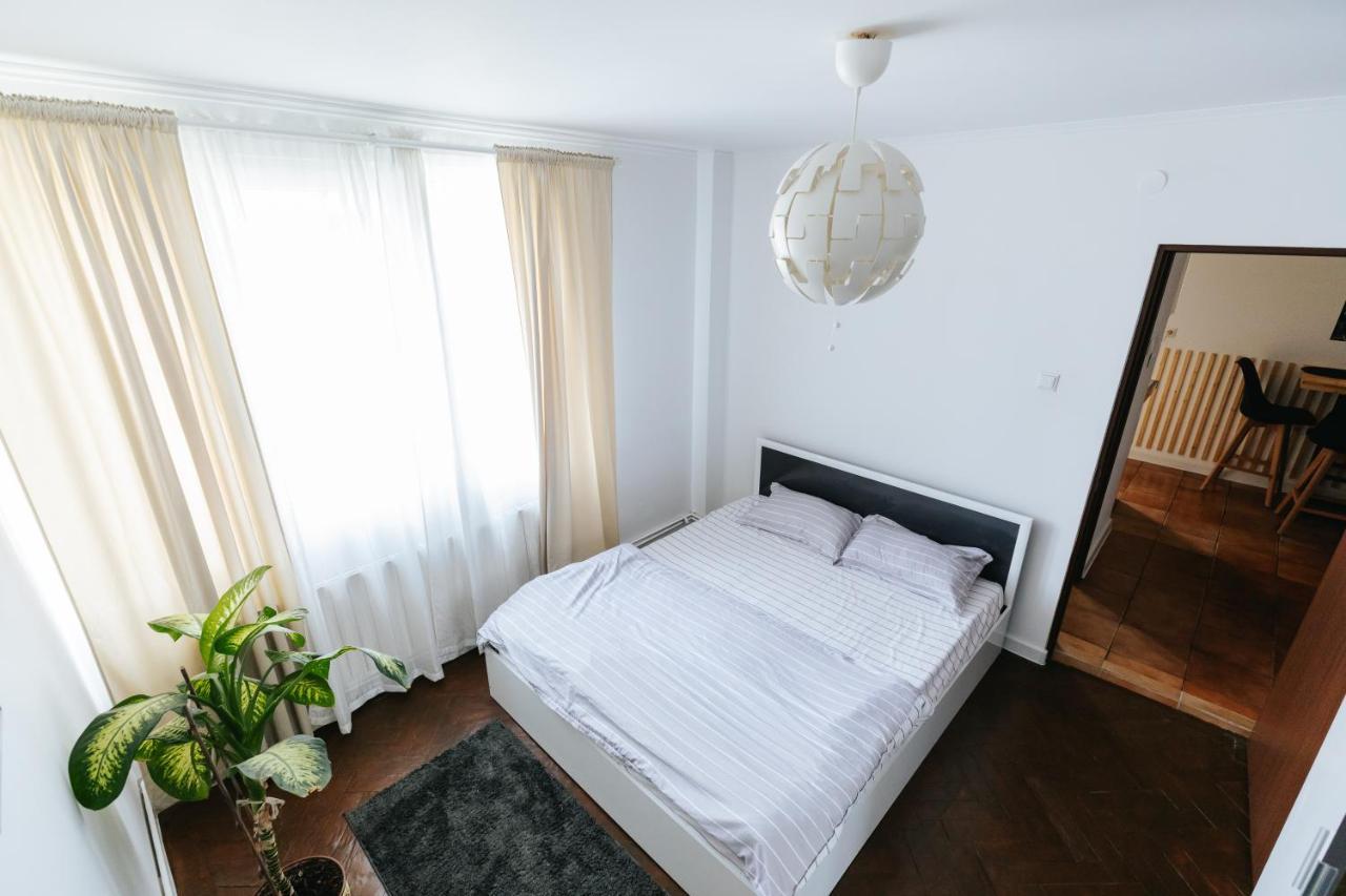 Zaza Apartament - Central Area, With Balcony Târgu Jiu Екстериор снимка
