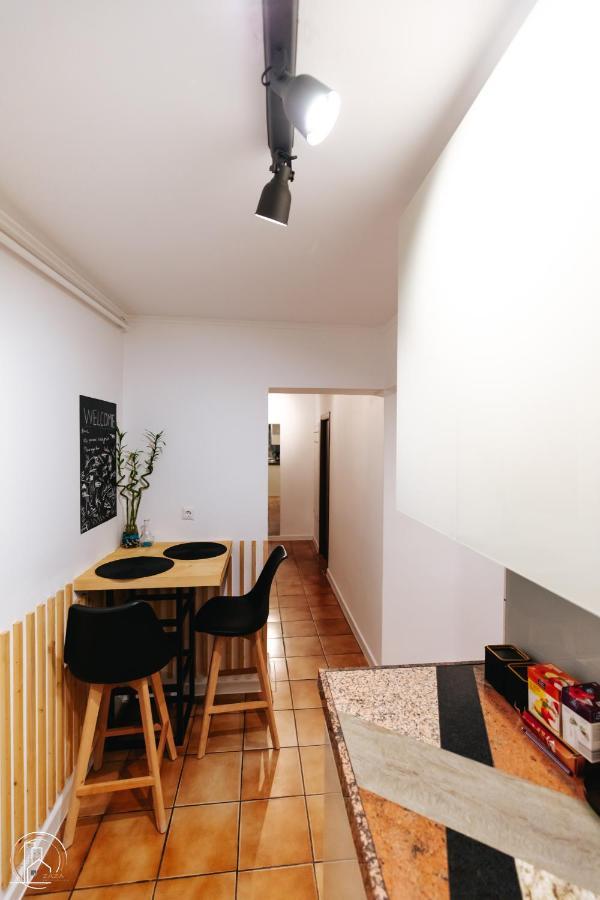 Zaza Apartament - Central Area, With Balcony Târgu Jiu Екстериор снимка